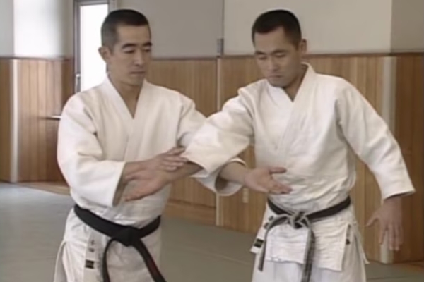 Shomen Uchi Hijiate Kokyunage (1)(2)